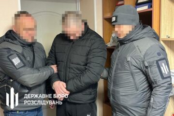 Затримали посадовця військової частини, який зібрав із підлеглих «данину» на 1 млн грн