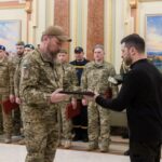 Президент вручив нагороди та сертифікатів на квартири воїнам й рідним полеглих Героїв