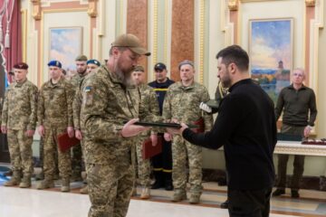 Президент вручив нагороди та сертифікатів на квартири воїнам й рідним полеглих Героїв