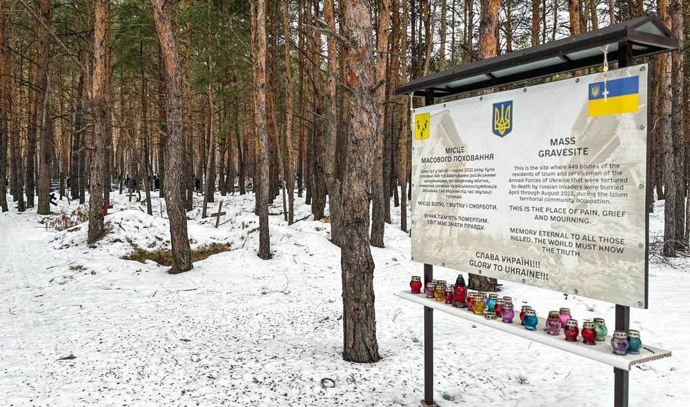 Місце масового поховання Ізюм на Харківщині