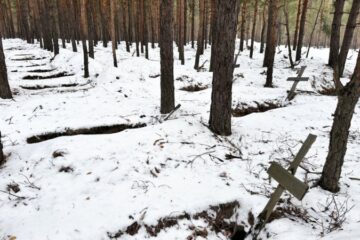 Прокуратура Харківщини оприлюднила подробиці розслідування масового поховання в Ізюмі