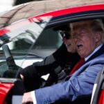 Трамп показово купив автівку Tesla та назвав бойкот компанії “незаконним”