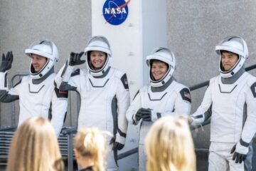 SpaceX скасувала політ команди, яка має замінити “астронавтів, що застрягли”