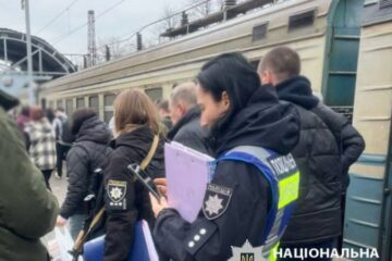 У Києві неповнолітній виліз на вагон електрички, його вразило електричним струмом