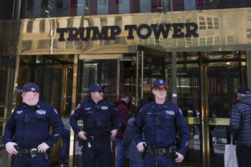 Поліція заарештувала 98 людей, які пікетували Trump Tower в Нью-Йорку