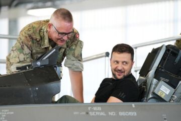 Зеленський: кілька F-16 прилетіли в Україну