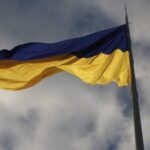 У Києві через погіршення погоди тимчасово приспустять найбільший прапор країни