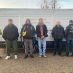 Замість товару — люди: на Одещині викрили водія, який незаконно доставляв чоловіків до кордону