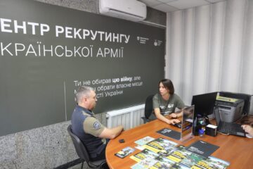 Кількість звернень до центрів рекрутингу української армії перевищила 45 тисяч