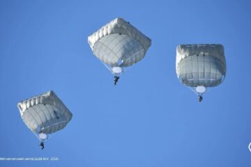 Більше спорядження і менше ризиків: наші бійці десантувались на парашутних системах T-11