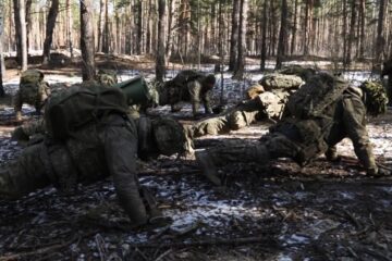 «Мотивація, щоб нарешті змінити життя» — добровольці розповіли, що отримали від проєкту «Контракт 18-24»