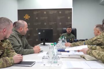 Ситуація на фронті та переговори зі США — Володимир Зеленський провів в Харкові засідання військового кабінету