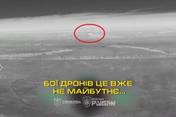 ЗСУ показали «рукопашний бій» українського Mavic з ворожим дроном