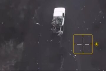 Росіяни протягнули за своїм авто піхотинців, які заплуталися в колючому дроті