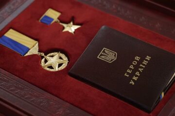 Президент присвоїв звання Героя України ще 11 захисникам, серед яких глава СБУ та командир «Птахів Мадяра»