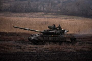 Логіка війни проти логіки «параду»: що стоїть за різними напрямками російських атак на Сході