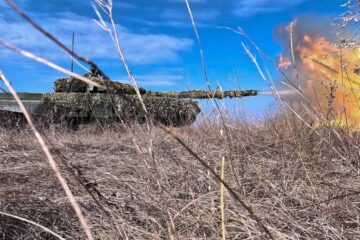 Противник тисне на Покровському напрямку — за добу там відбулося 77 ворожих штурмів