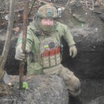 Босоніж крізь багнюку та ПТУРи: як двоє бійців витягли непритомного побратима з пекла під Бахмутом
