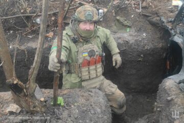 Босоніж крізь багнюку та ПТУРи: як двоє бійців витягли непритомного побратима з пекла під Бахмутом