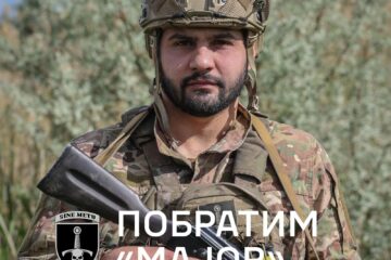 «Треба діяти» — зв’язківець «Major» та сержант «Барс» пролізли крізь міни та «колючку», щоб врятувати пораненого