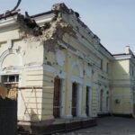 Херсон зранку під російськими ударами: є постраждалі, пошкоджена будівля вокзалу