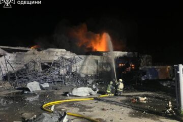 Окупанти атакували Одещину безпілотниками: виникли пожежі, зруйновано відділення пошти