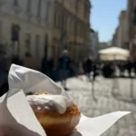 Пампухи у Pampuh Joy біля Домініканського собору Львова