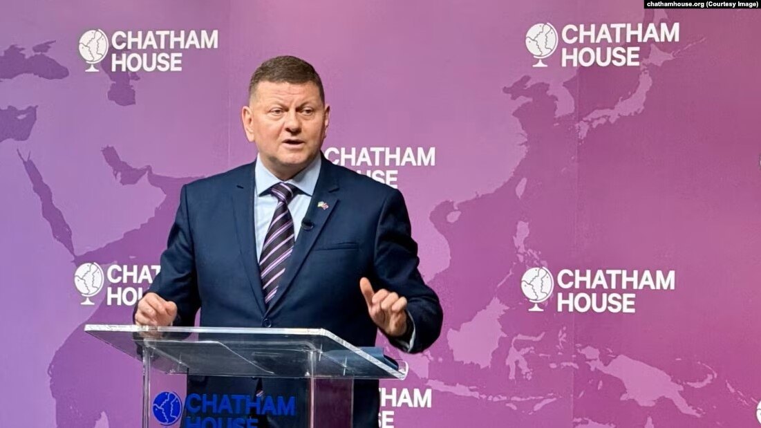Посол України у Великій Британії Валерій Залужний виступає в аналітичному центрі <i>Chatham House</i> у Лондоні. 17 жовтня 2024 року