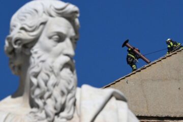 Обрання нового Папи: у Ватикані встановили комин над Сікстинською капелою