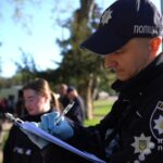 В Одесі чоловік з ножами напав на поліцейських