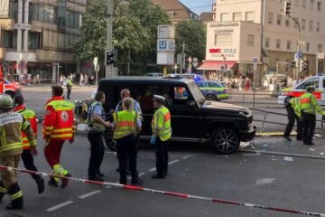 У Штуттгарті автомобіль в’їхав у натовп
