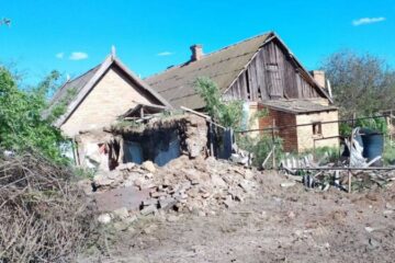 На Дніпропетровщині ворог атакував цивільних FPV-дронами та артилерією