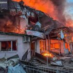Ворожа армія завдала авіаударів по прифронтовому селищу Харківщини, двоє поранених
