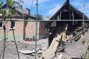 Протягом дня ворог бив по Нікопольському району, двоє чоловіків у лікарні