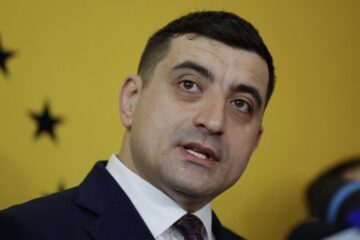 Джордже Сіміон: допомагати Україні зброєю “невигідно”