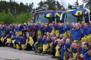 Ще 205 українських захисників сьогодні повернулися з російського полону