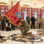 Володимир Зеленський вручив командирам підрозділів бойові прапори