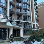 На Київщині російський дрон влучив у десятиповерхівку