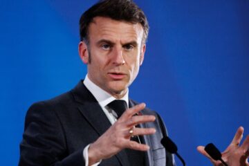 Макрон вважає за необхідне “говорити тихіше” про допомогу Україні