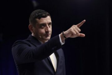 Лідер виборчих перегонів у Румунії хоче від України компенсації за допомогу