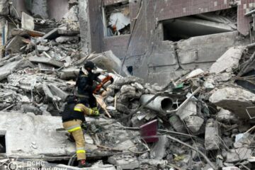 У Костянтинівці рятувальники завершили розбір завалів після російського авіаудару: 1 людина загинула, 14 поранених