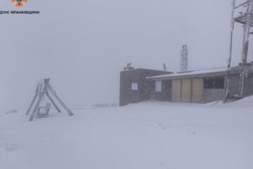 Гору Піп Іван засніжило, температура повітря -6°С