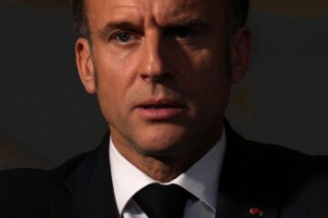 Макрон: Жодних переговорів з РФ під час бомбардування мирного населення