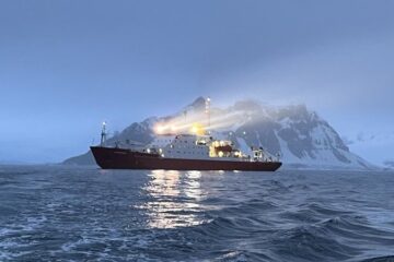 Криголам “Ноосфера” завершив четвертий антарктичний сезон