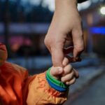 В Україні дозволити забирати дитину в родину до рішення суду про усиновлення