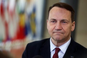 Польща має докази, що РФ завербувала організаторів пожежі у Варшаві через Telegram, ‒ Сікорський