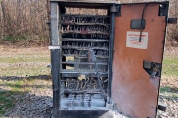 Поліцейські затримали чоловіка за підпали релейних шаф на залізниці у Харківській області