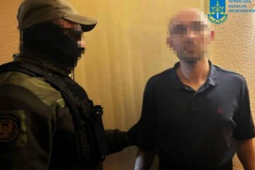 У Черкасах чоловіка затримали за намір продати росіянам закриту інформацію про військовий об’єкт в області