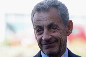 З експрезидента Франції Ніколя Саркозі зняли електронний браслет