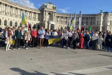 Українці у Відні провели ходу до Дня вишиванки
